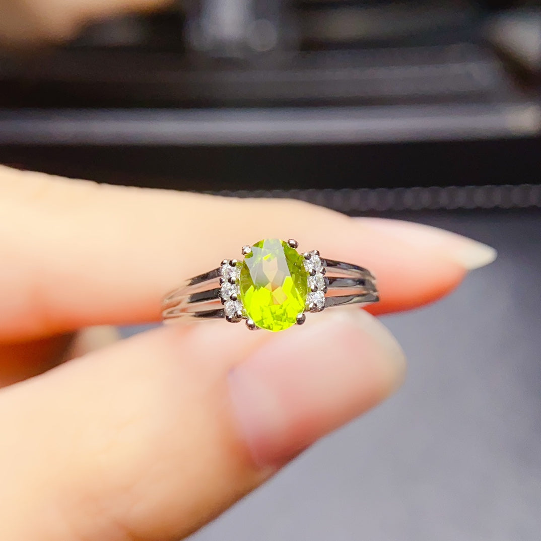 The natural olivine ring