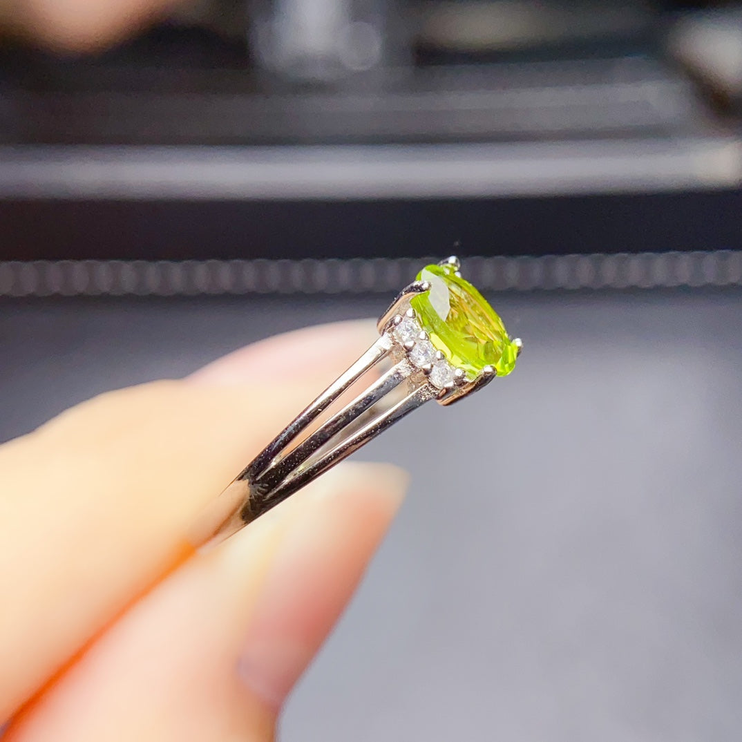 The natural olivine ring
