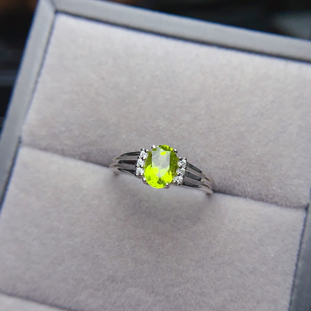 The natural olivine ring