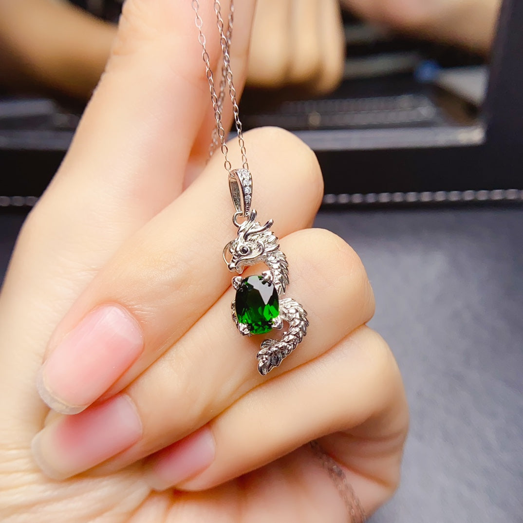 The natural diopside pendant