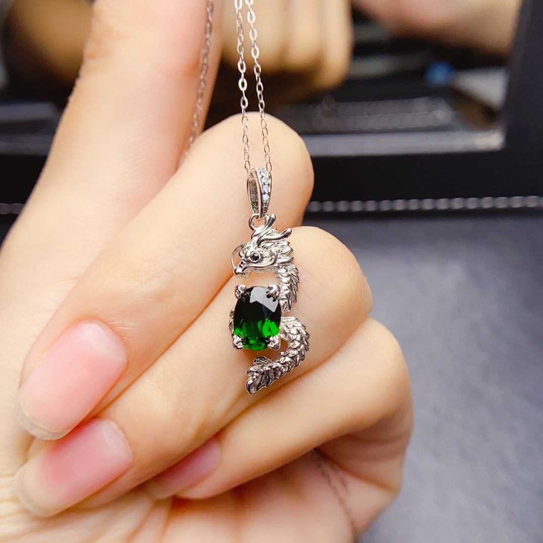 The natural diopside pendant