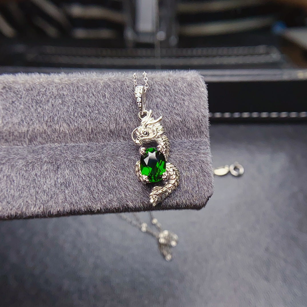 The natural diopside pendant