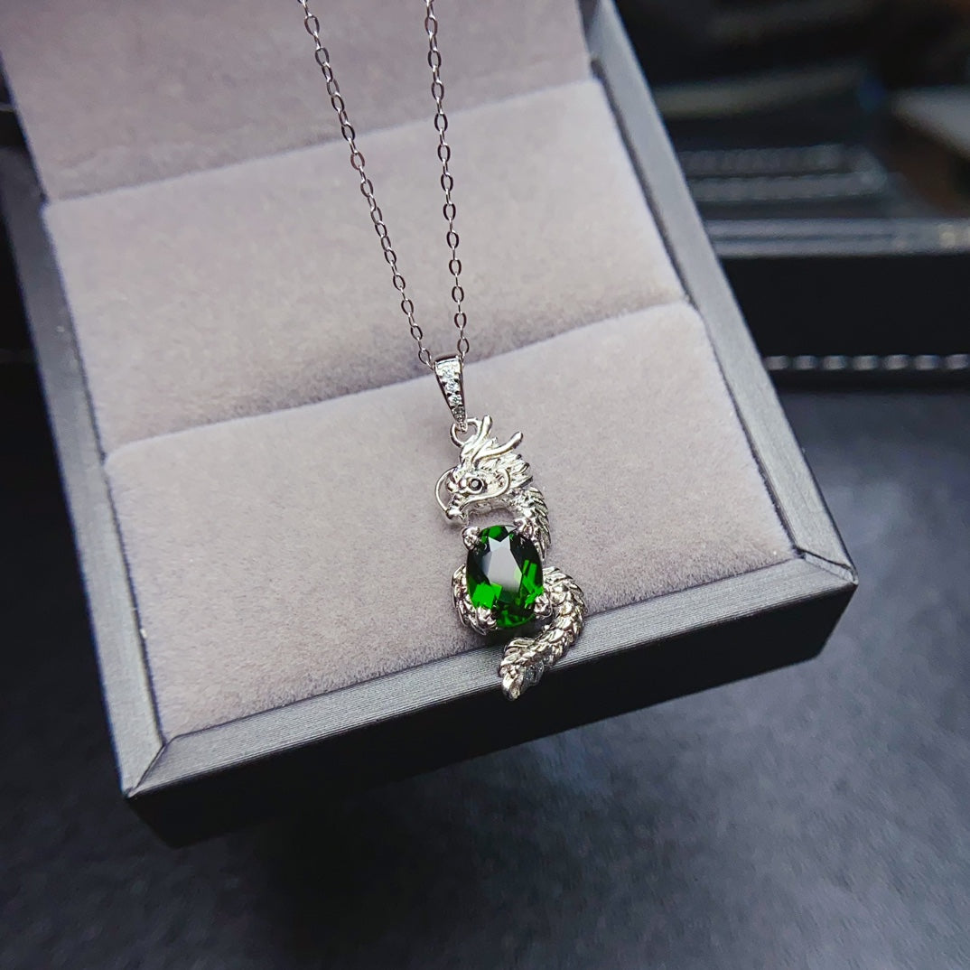 The natural diopside pendant