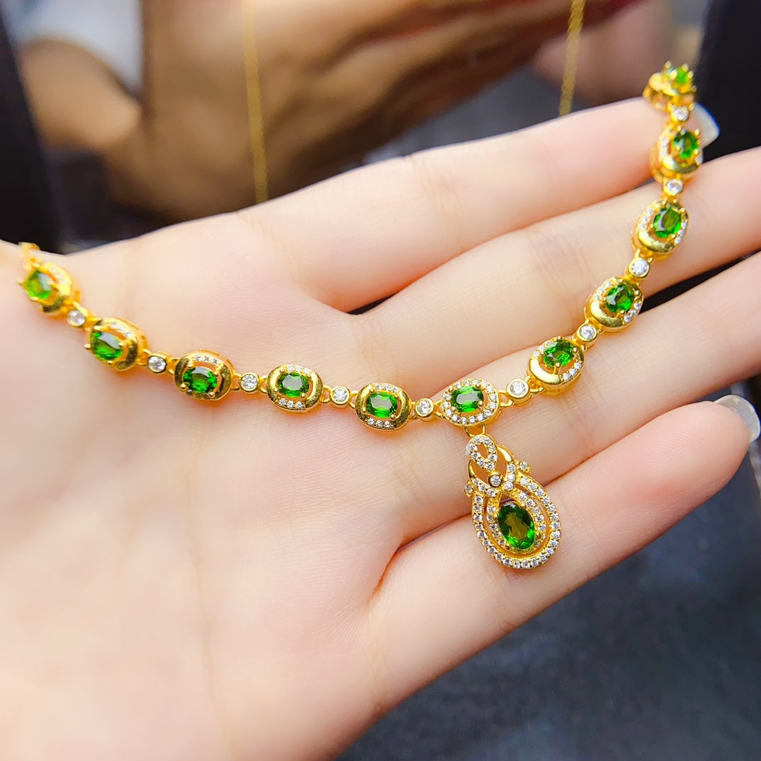 The natural diopside necklace has arrived