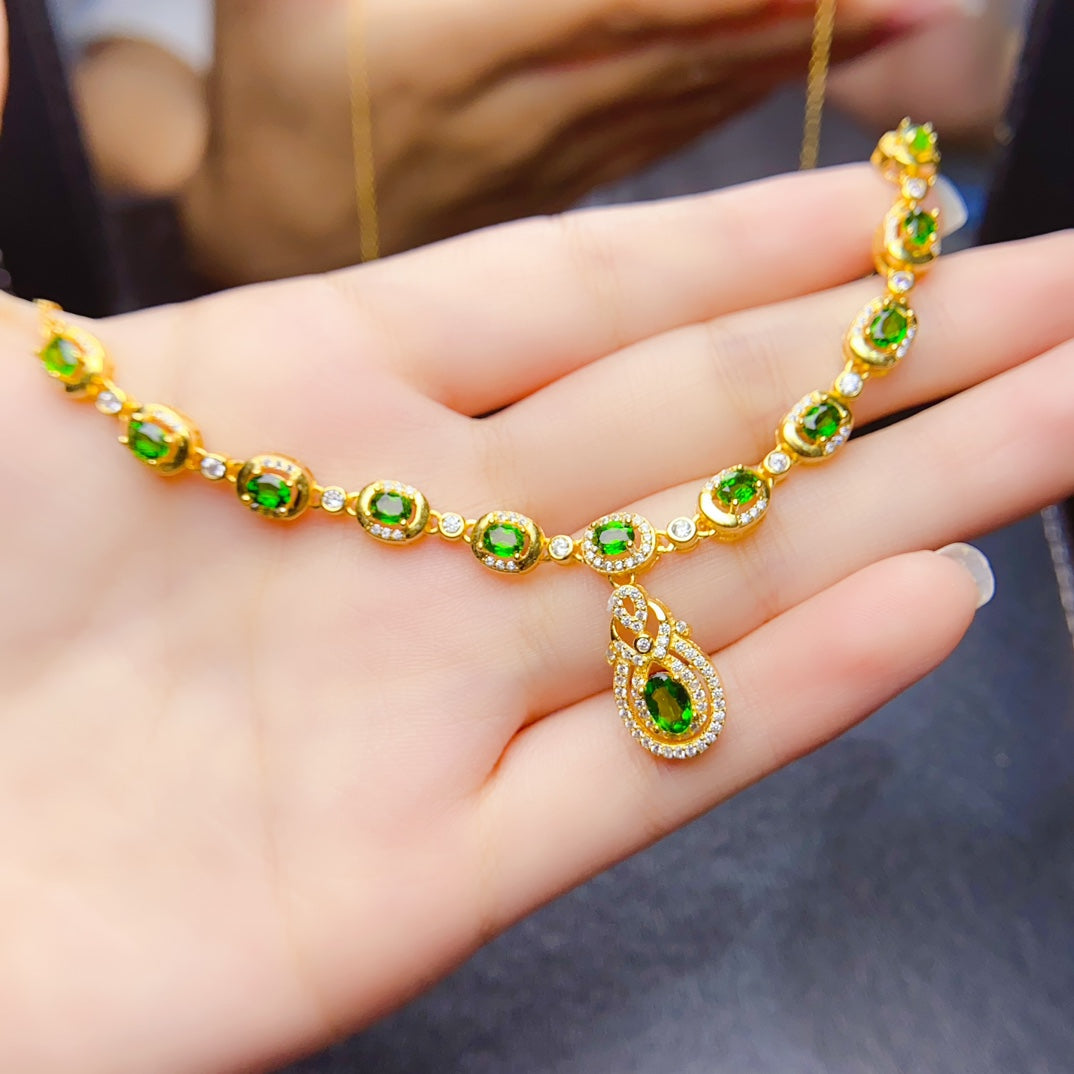 The natural diopside necklace has arrived