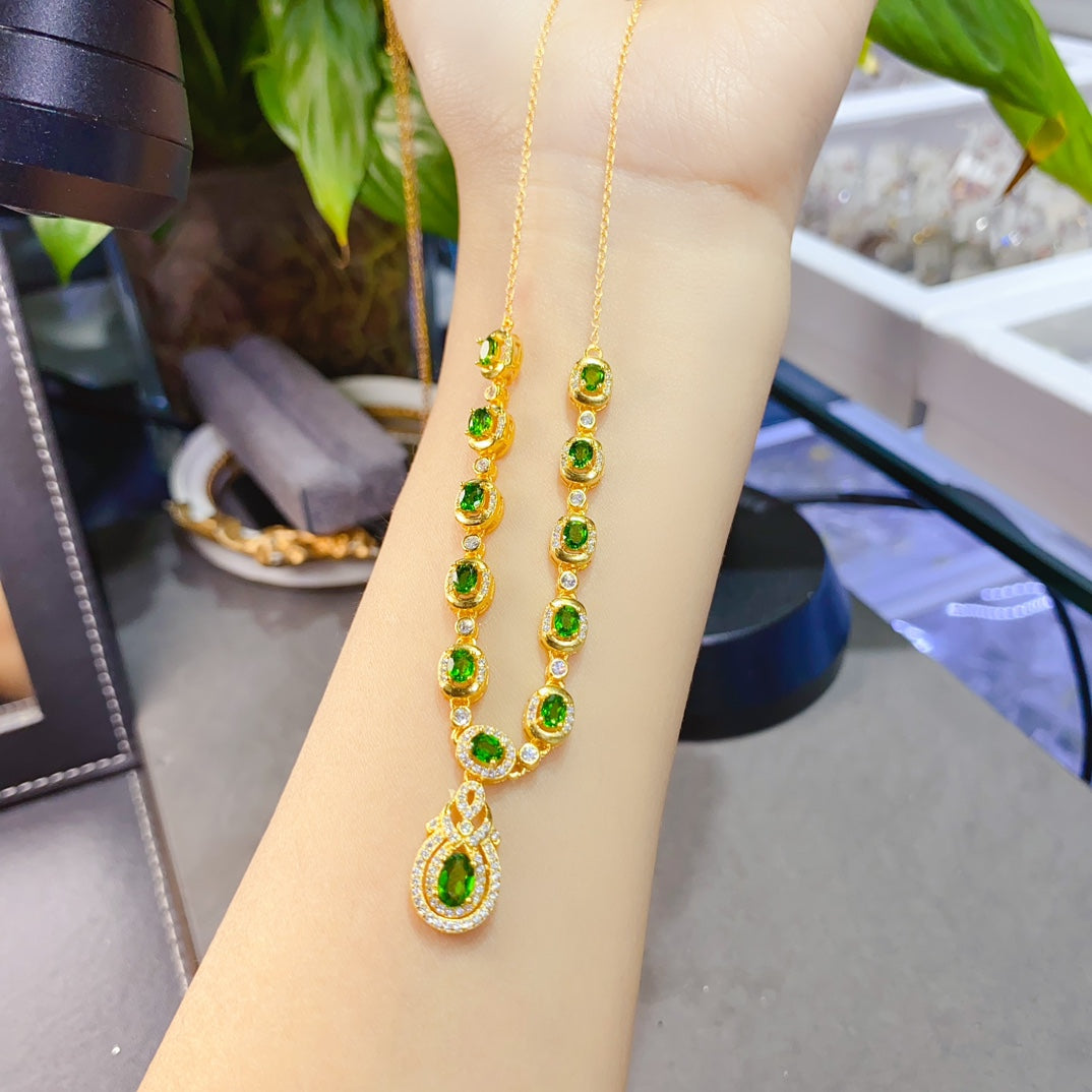 The natural diopside necklace has arrived