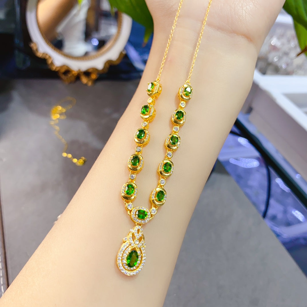 The natural diopside necklace has arrived